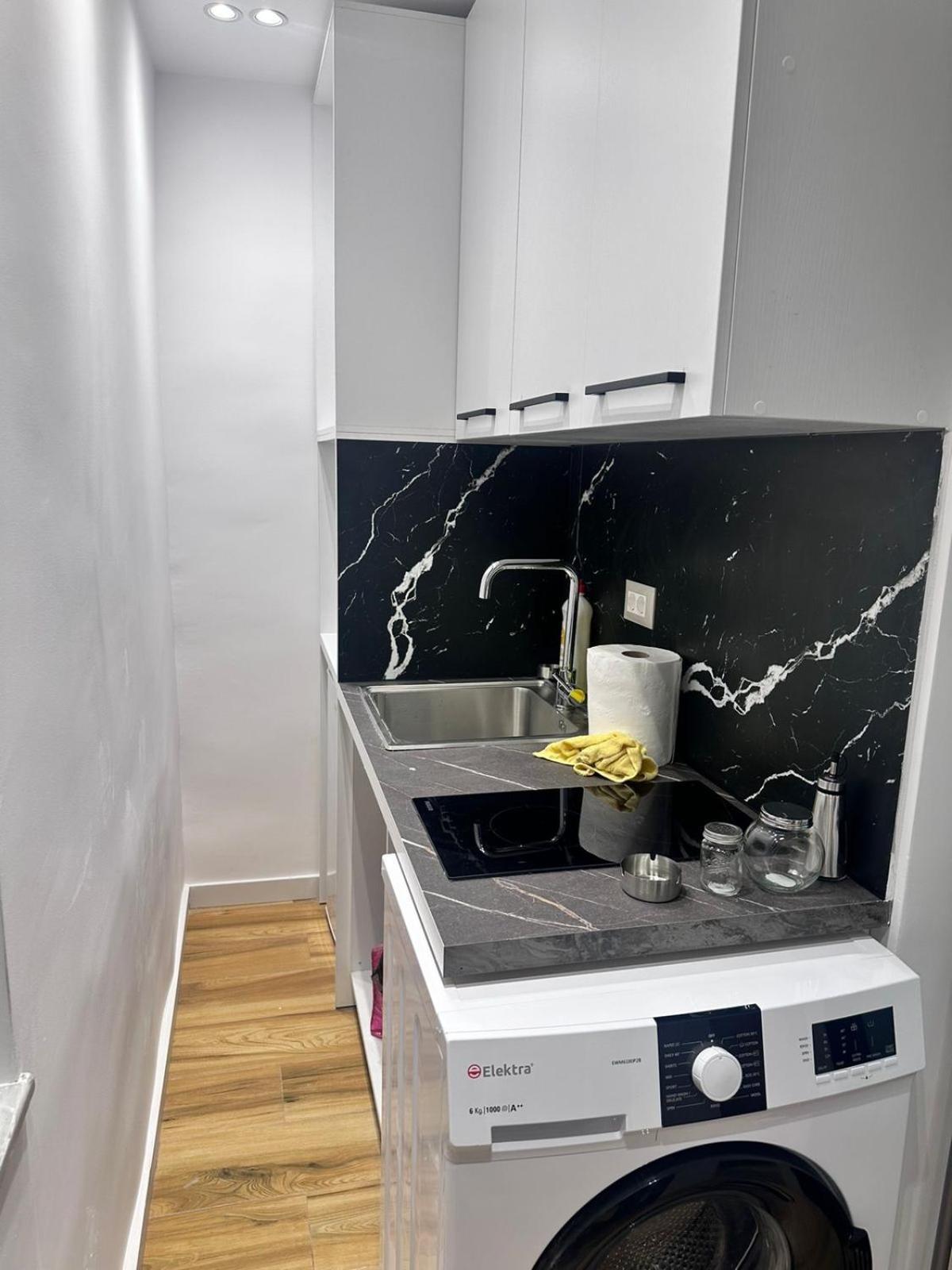 Modern Central Apartments 티라나 외부 사진