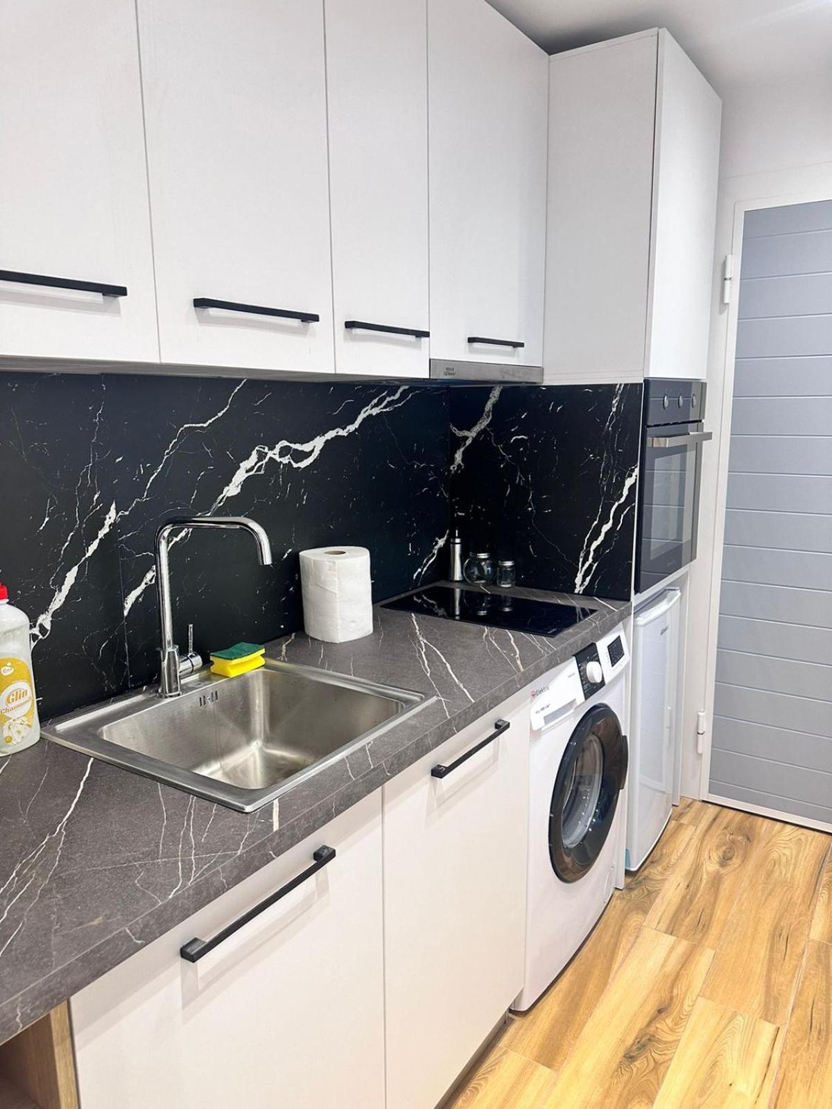Modern Central Apartments 티라나 외부 사진