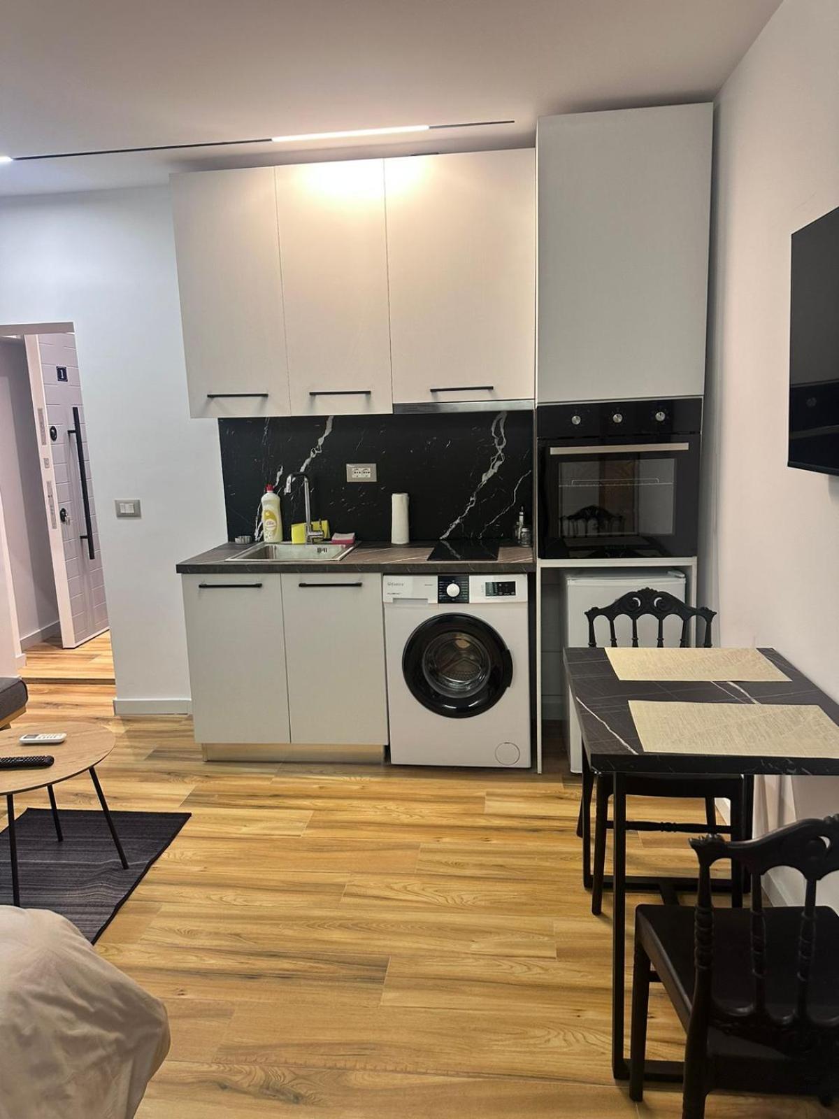 Modern Central Apartments 티라나 외부 사진